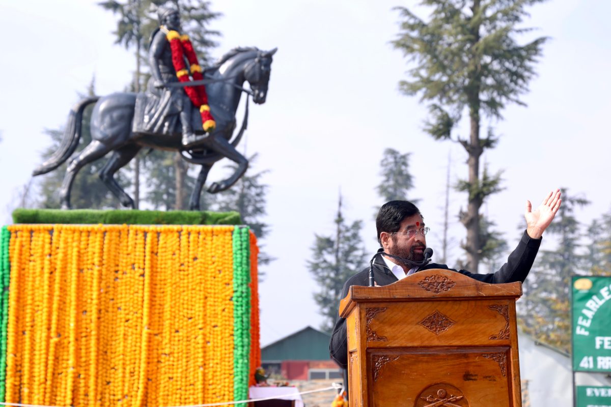 काश्मीर खोऱ्यामध्ये दुमदुमला छत्रपतींचा जयघोष भारत-पाक नियंत्रण रेषेजवळील छत्रपती शिवाजी महाराजांचा पुतळा सैनिकांना प्रेरणादायी: मुख्यमंत्री एकनाथ शिंदे