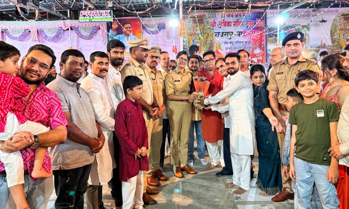 नागरीकांशी नाळ जोडण्यासाठी पोलीस अधिक्षक रायगड आँचल दलाल गरब्याच्या रंगात…..