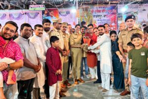 नागरीकांशी नाळ जोडण्यासाठी पोलीस अधिक्षक रायगड आँचल दलाल गरब्याच्या रंगात…..