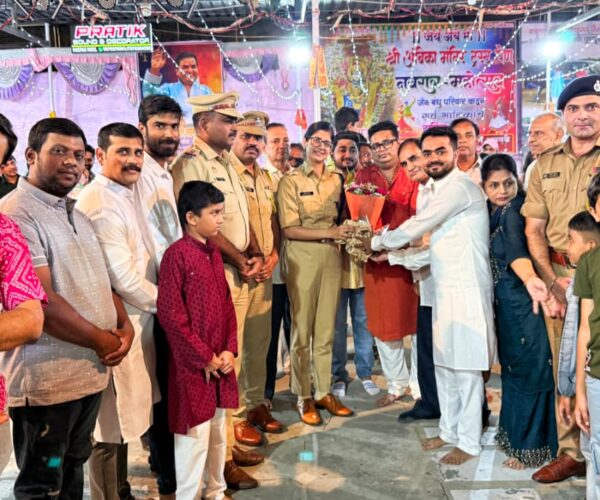 नागरीकांशी नाळ जोडण्यासाठी पोलीस अधिक्षक रायगड आँचल दलाल गरब्याच्या रंगात…..